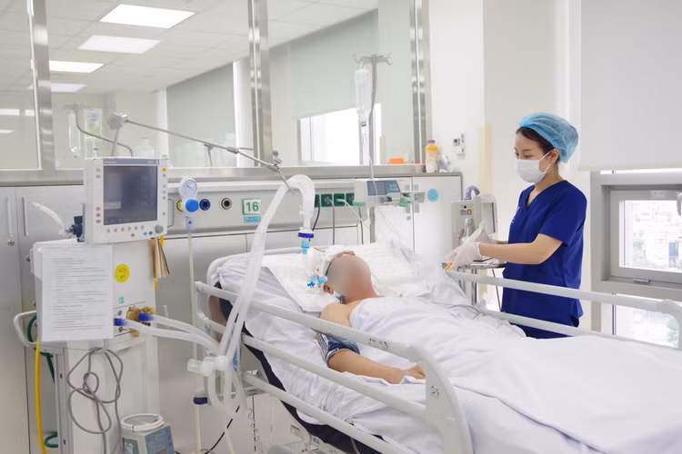Chăm sóc bệnh nhân đột quỵ não tại bệnh viện Trung ương Quân đội 108 - Ảnh BVCC Chăm sóc bệnh nhân đột quỵ não tại bệnh viện Trung ương Quân đội 108 - Ảnh BVCC