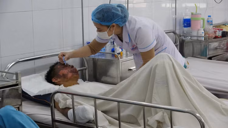 Bệnh nhân bị tai nạn pháo nổ tại bệnh viện Đà Nẵng Bệnh nhân bị tai nạn pháo nổ tại bệnh viện Đà Nẵng