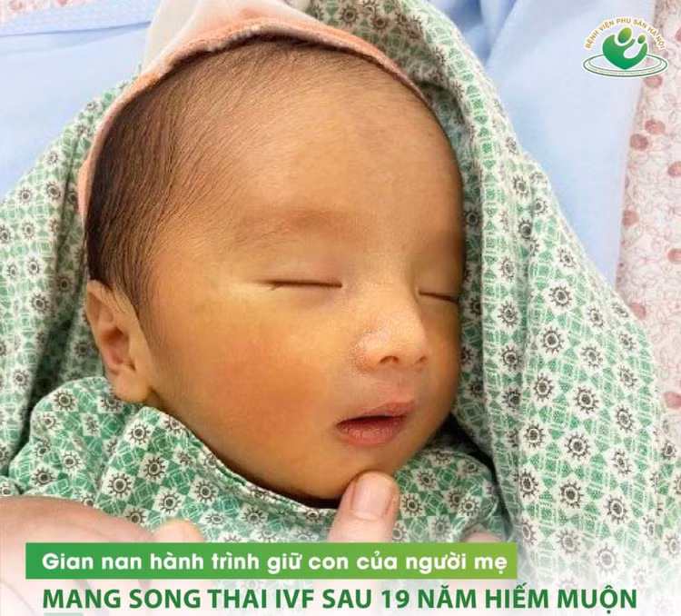 Em bé ra đời khỏe mạnh