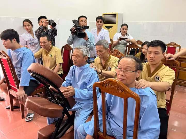 Chuyển giao thực hành tác động cột sống tại Bệnh viện Y Dược cổ truyền tỉnh Vĩnh Phúc Chuyển giao thực hành tác động cột sống tại Bệnh viện Y Dược cổ truyền tỉnh Vĩnh Phúc