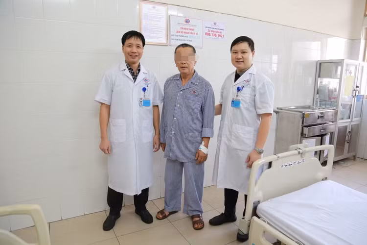 Bệnh nhân S. phục hồi tích cực sau phẫu thuật nội soi điều trị ung thư phổi. Bệnh nhân S. phục hồi tích cực sau phẫu thuật nội soi điều trị ung thư phổi.