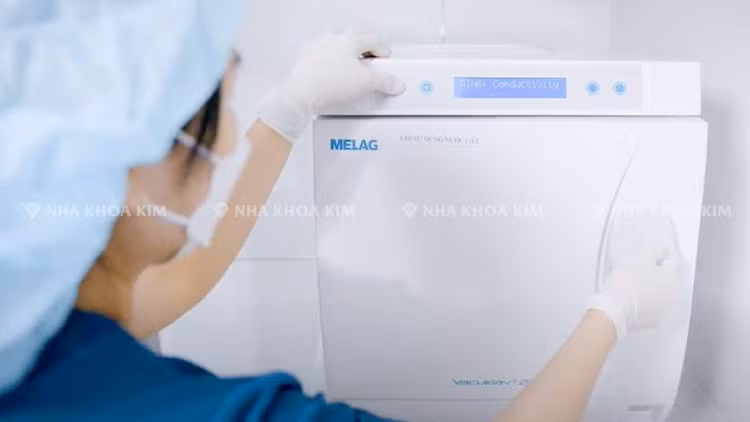 Nồi hấp chân không Melag Vacuklav tiêu chuẩn Class B của Đức sử dụng nước cất theo quy trình mới của Nha Khoa Kim Nồi hấp chân không Melag Vacuklav tiêu chuẩn Class B của Đức sử dụng nước cất theo quy trình mới của Nha Khoa Kim