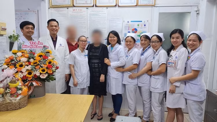 Sản phụ được cứu sống khỏe mạnh ra viện Sản phụ được cứu sống khỏe mạnh ra viện