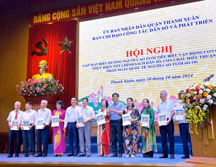 100 người cao tuổi quận Thanh Xuân được biểu dương tại Hội nghị