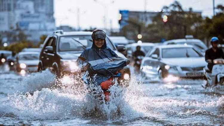 Lưu ý khi lái xe dưới trời mưa bão - Ảnh Minh họa Lưu ý khi lái xe dưới trời mưa bão - Ảnh Minh họa