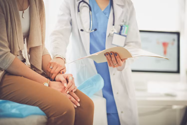 Bệnh nhân tim mạch cần chuẩn bị đầy đủ khi đi máy bay - ảnh minh họa