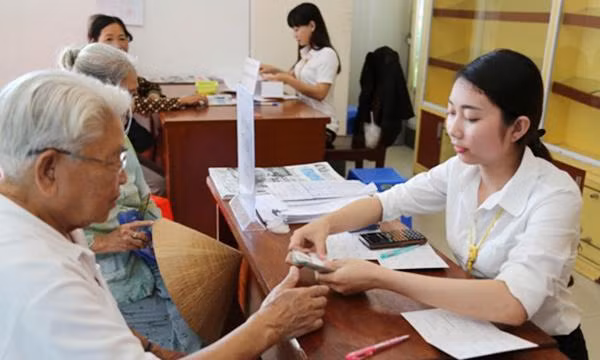 Chi trả lương hưu hàng tháng
