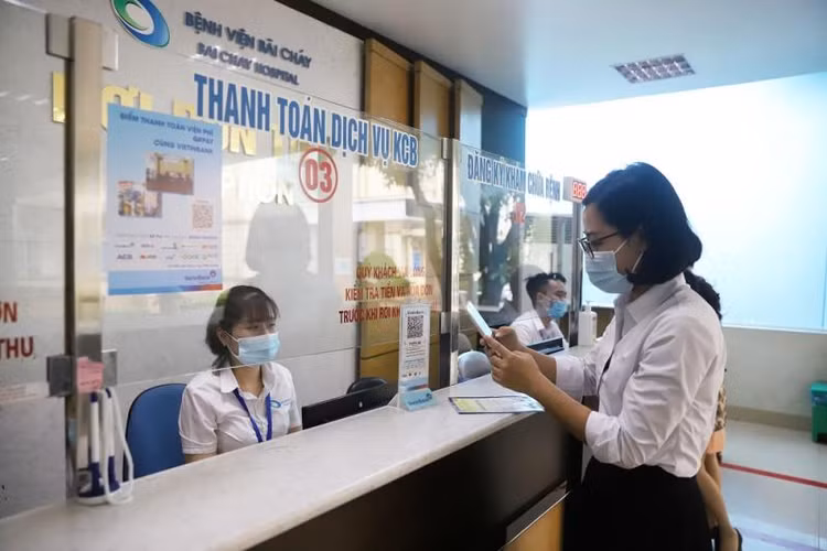 Chuyển đổi số thực hiện bệnh viện không giấy tờ, không thu tiền mặt Chuyển đổi số thực hiện bệnh viện không giấy tờ, không thu tiền mặt