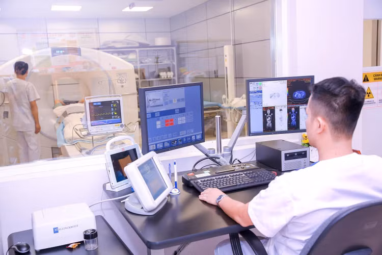 Bộ Y tế thực hiện chuyển đổi số theo dõi người bệnh từ xa Bộ Y tế thực hiện chuyển đổi số theo dõi người bệnh từ xa