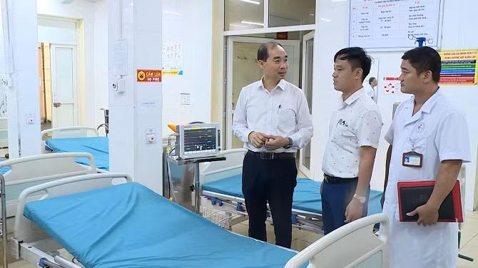 Lãnh đạo Sở Y tế kiểm tra công tác đáp ứng y tế tại Bệnh viện Đa khoa huyện Chương Mỹ.