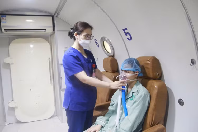 Bệnh viện Bãi Cháy có Trung tâm oxy cao áp điều trị cho bệnh nhân phù bạch huyết