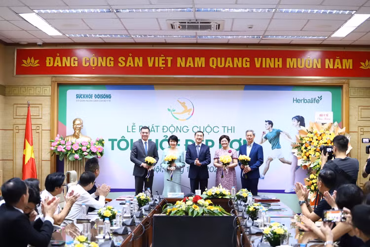 Lễ phát động cuộc thi "Tôi khỏe đẹp hơn" lần 3 Lễ phát động cuộc thi "Tôi khỏe đẹp hơn" lần 3