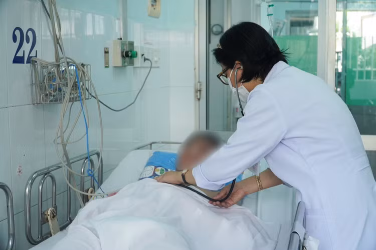 Suýt tử vong vì ăn “đông trùng hạ thảo” từ xác ve sầu Suýt tử vong vì ăn “đông trùng hạ thảo” từ xác ve sầu