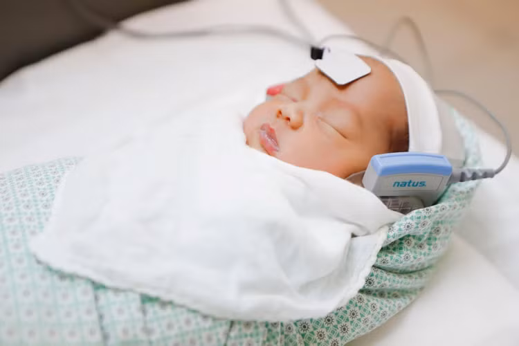 Sàng lọc thính lực sau sinh cho trẻ tại Bệnh viện Phụ Sản Hà Nội Sàng lọc thính lực sau sinh cho trẻ tại Bệnh viện Phụ Sản Hà Nội