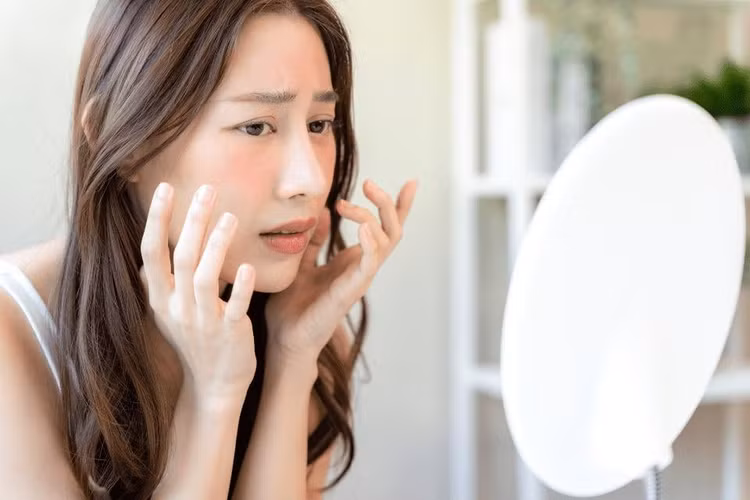 Dưỡng da đúng cách tránh tiết dầu gây bệnh - Ảnh minh họa