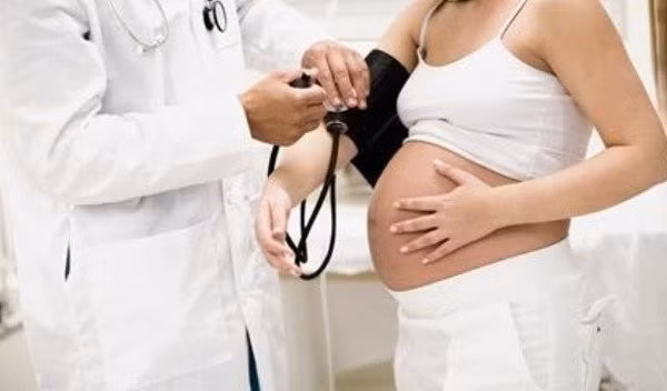 Tăng huyết áp thai kỳ nguy hiểm cho cả mẹ và bé - Ảnh BSCC Tăng huyết áp thai kỳ nguy hiểm cho cả mẹ và bé - Ảnh BSCC