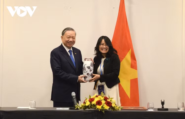 Tổng Bí thư, Chủ tịch nước Tô Lâm gặp trí thức kiều bào cộng đồng Pháp ngữ - Hình 3 Tong Bi thu, Chu tich nuoc To Lam gap tri thuc kieu bao cong dong Phap ngu-Hinh-3