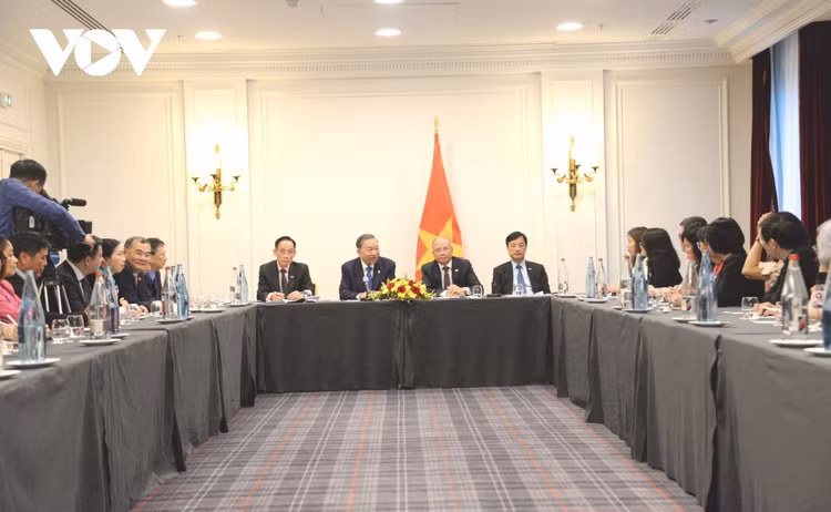 Tổng Bí thư, Chủ tịch nước Tô Lâm gặp trí thức kiều bào cộng đồng Pháp ngữ - Hình 4 Tong Bi thu, Chu tich nuoc To Lam gap tri thuc kieu bao cong dong Phap ngu-Hinh-4