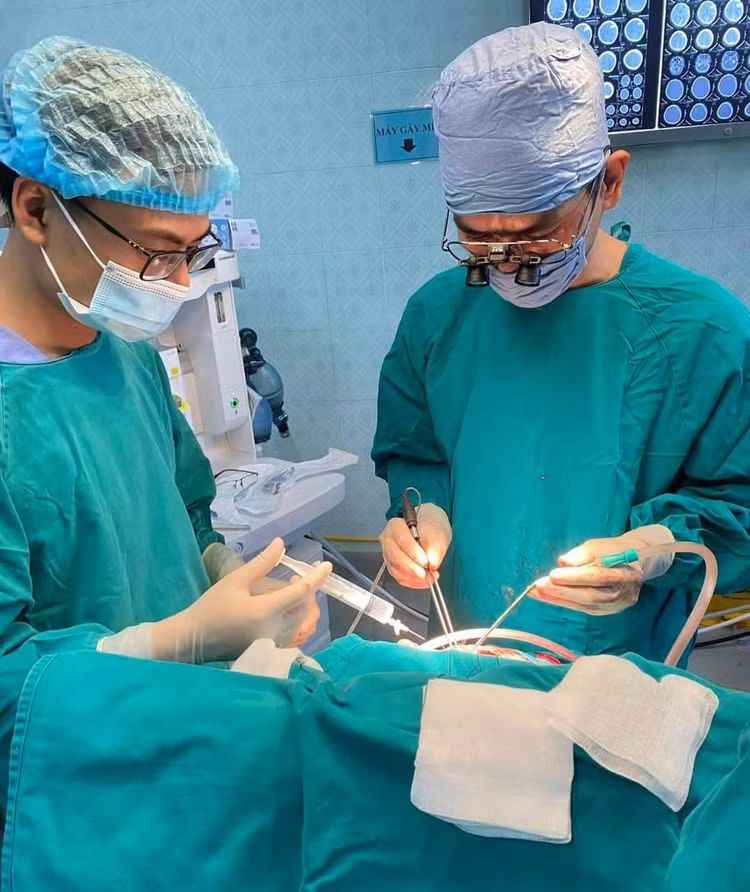 Ca phẫu thuật cho bệnh nhi tại Bệnh viện Nhi Thanh Hóa.