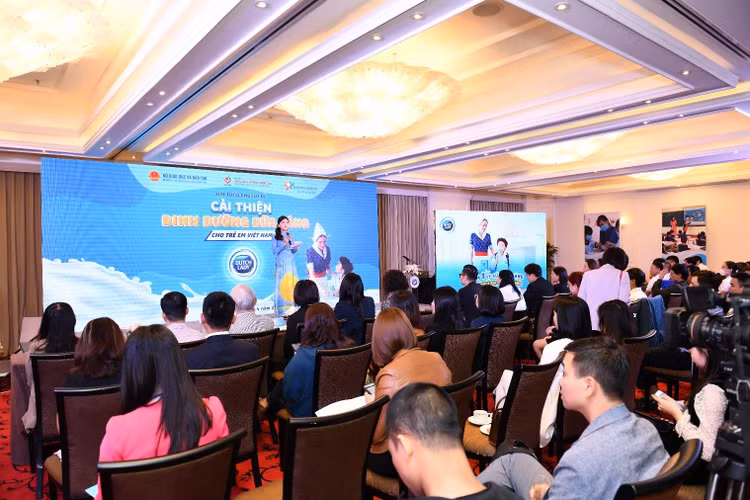 Hội thảo có sự tham gia của các chuyên gia hàng đầu cùng thảo luận về giải pháp cải thiện dinh dưỡng bữa sáng của trẻ
