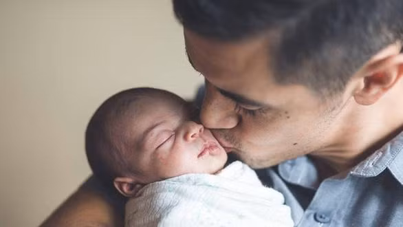 Sau khi có đứa con đầu lòng, ông bố sẽ mất 1-2% vỏ não - Ảnh: ISTOCK Sau khi có đứa con đầu lòng, ông bố sẽ mất 1-2% vỏ não - Ảnh: ISTOCK