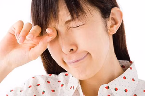 Viêm kết mạc mùa xuân là một bệnh lý mắt do dị ứng, thường xảy ra vào thời điểm giao mùa xuân – hè - Ảnh BVCC Viêm kết mạc mùa xuân là một bệnh lý mắt do dị ứng, thường xảy ra vào thời điểm giao mùa xuân – hè - Ảnh BVCC