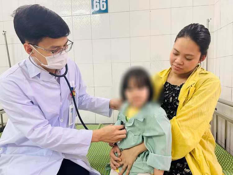 Trẻ nhiễm bệnh khi thời tiết nồm ẩm