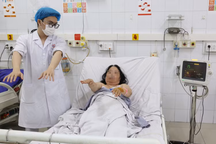 Bệnh nhân N. đột quỵ não tái phát hồi phục hoàn toàn, vận động tốt sau điều trị - Ảnh BVCC Bệnh nhân N. đột quỵ não tái phát hồi phục hoàn toàn, vận động tốt sau điều trị - Ảnh BVCC