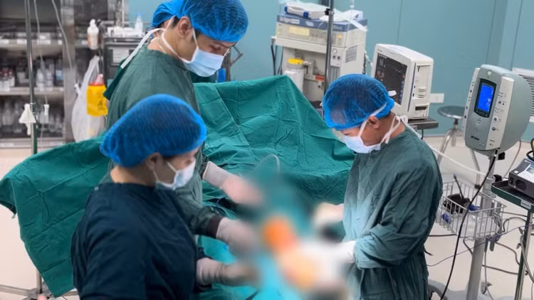 Ca phẫu thuật cho bệnh nhân - Ảnh BVCC Ca phẫu thuật cho bệnh nhân - Ảnh BVCC