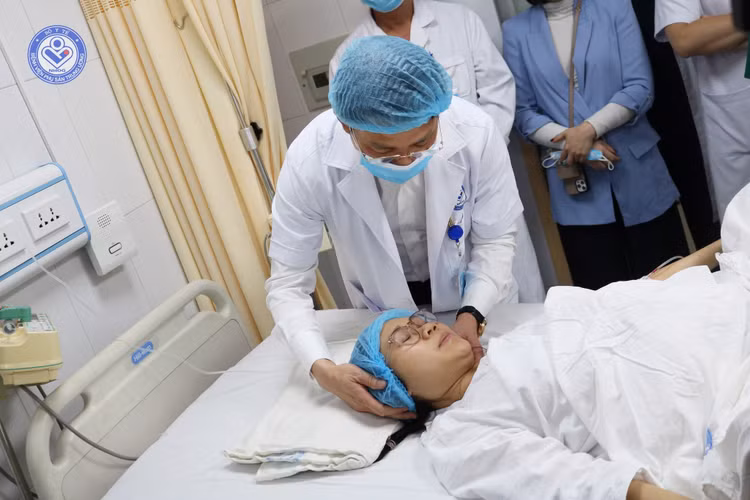 Thăm khám cho bệnh nhân sau sinh tại Bệnh viện Phụ sản TƯ - Ảnh BVCC Thăm khám cho bệnh nhân sau sinh tại Bệnh viện Phụ sản TƯ - Ảnh BVCC