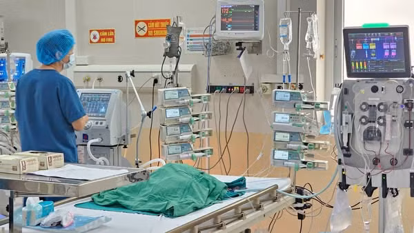 Lọc máu liên tục giành lại sự sống cho bé gái 5,5 tháng tuổi từ “cửa tử” - Ảnh BVCC Lọc máu liên tục giành lại sự sống cho bé gái 5,5 tháng tuổi từ “cửa tử” - Ảnh BVCC