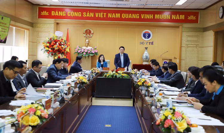 Đồng chí Nguyễn Trọng Nghĩa, Bí thư Trung ương Đảng, Trưởng Ban Tuyên giáo Trung ương khi thăm và làm việc với Bộ Y tế