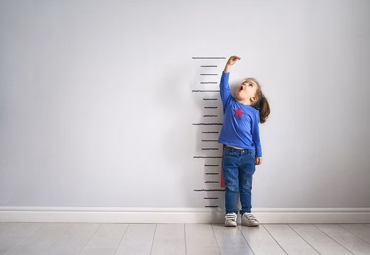 Trẻ thấp lùn, bố mẹ có thể làm gì để tăng chiều cao? ảnh 1