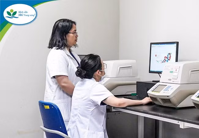 Thực hiện kỹ thuật Realtime PCR xét nghiệm chẩn đoán Adenovirus.