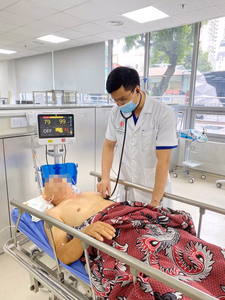 Thăm khám cho bệnh nhân tại bệnh viện - Ảnh BVCC Thăm khám cho bệnh nhân tại bệnh viện - Ảnh BVCC