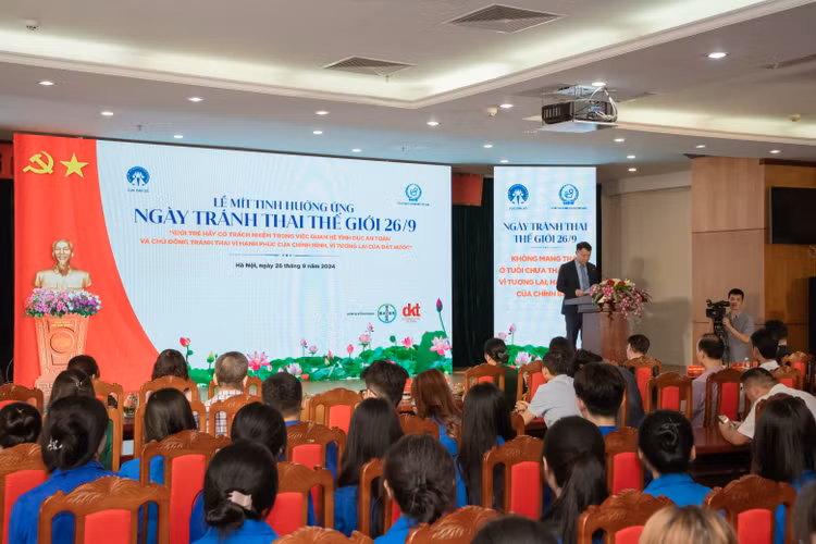 Lễ mít tinh hưởng ứng ngày tránh thai thế giới