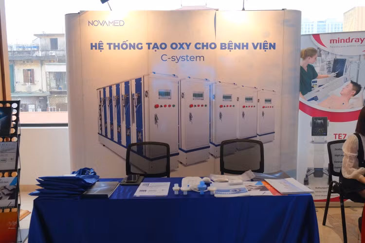 Hệ thống tạo oxy từ khí trời. Hệ thống tạo oxy từ khí trời.