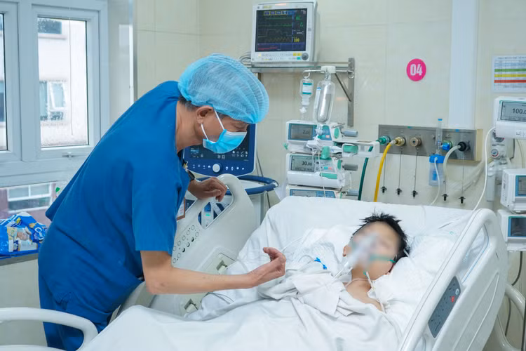 Bệnh nhi đã được cứu sống ngoại mục - Ảnh BVCC