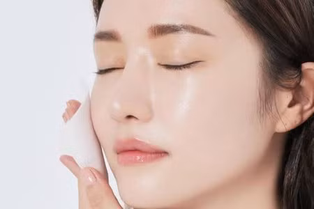 Chăm sóc da dầu khỏe đẹp, không lo nổi mụn khi hè về ảnh 1