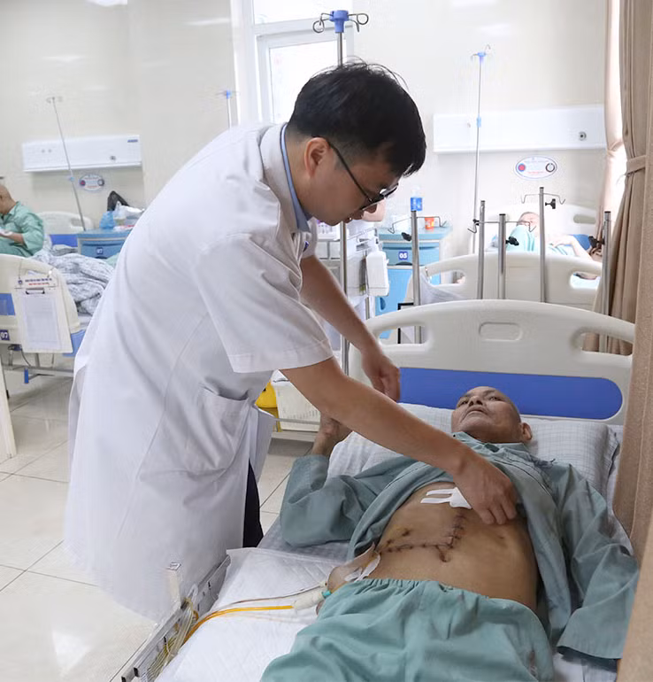 Người bệnh ổn định sau phẫu thuật 2 tuần - Ảnh BVCC Người bệnh ổn định sau phẫu thuật 2 tuần - Ảnh BVCC
