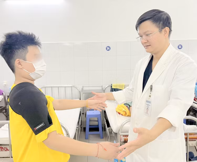 Bé 10 tuổi bị đột quỵ đã hồi phục sau điều trị