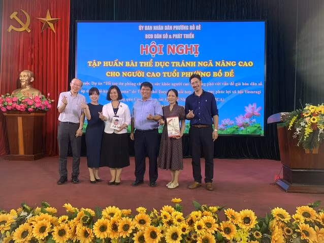 Hội nghị chăm sóc sức khỏe cho người cao tuổi ở Long Biên, Hà Nội Hội nghị chăm sóc sức khỏe cho người cao tuổi ở Long Biên, Hà Nội