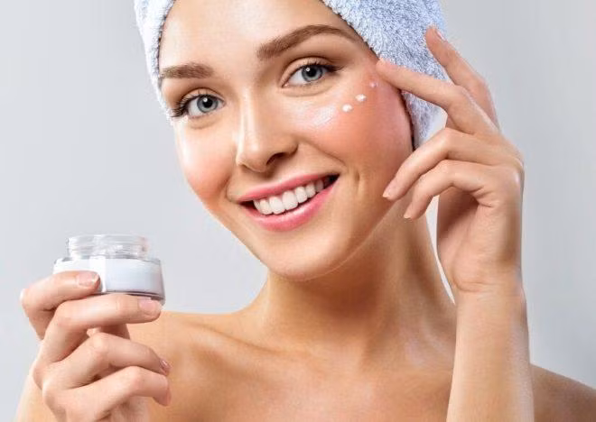 Chăm sóc da tuổi mãn kinh khắc phục tình trạng lão hóa da.