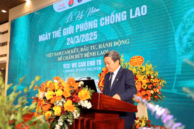 TS.BSCC Đinh Văn Lượng, Giám đốc BV Phổi Trung ương, Trưởng ban điều hành CTCLQG, phát biểu.