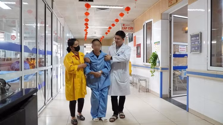 Chấn thương sọ não nguy kịch, người bệnh 45 tuổi hồi phục thần kỳ - Ảnh BSCC Chấn thương sọ não nguy kịch, người bệnh 45 tuổi hồi phục thần kỳ - Ảnh BSCC