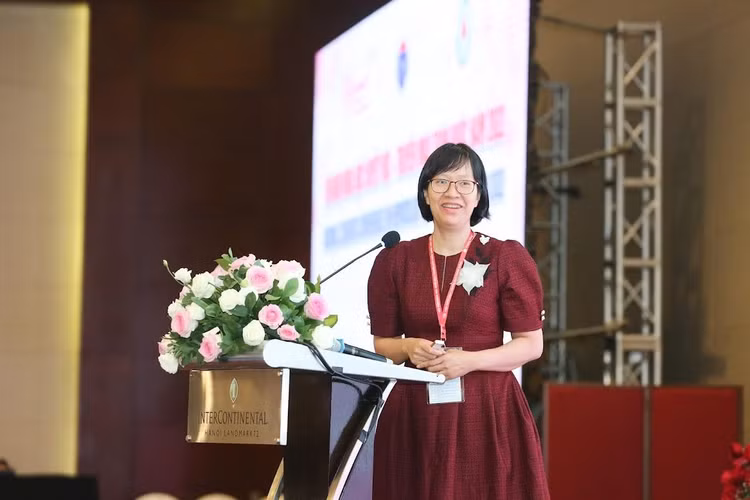 BSCKII Võ Thị Thanh Bình, Trưởng khoa Ghép tế bào gốc – Viện Huyết học - Truyền máu Trung ương phát biểu tại Hội nghị